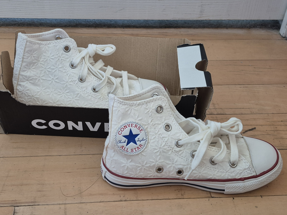 Converse brand new white floral texture shoes Size 13 Youth