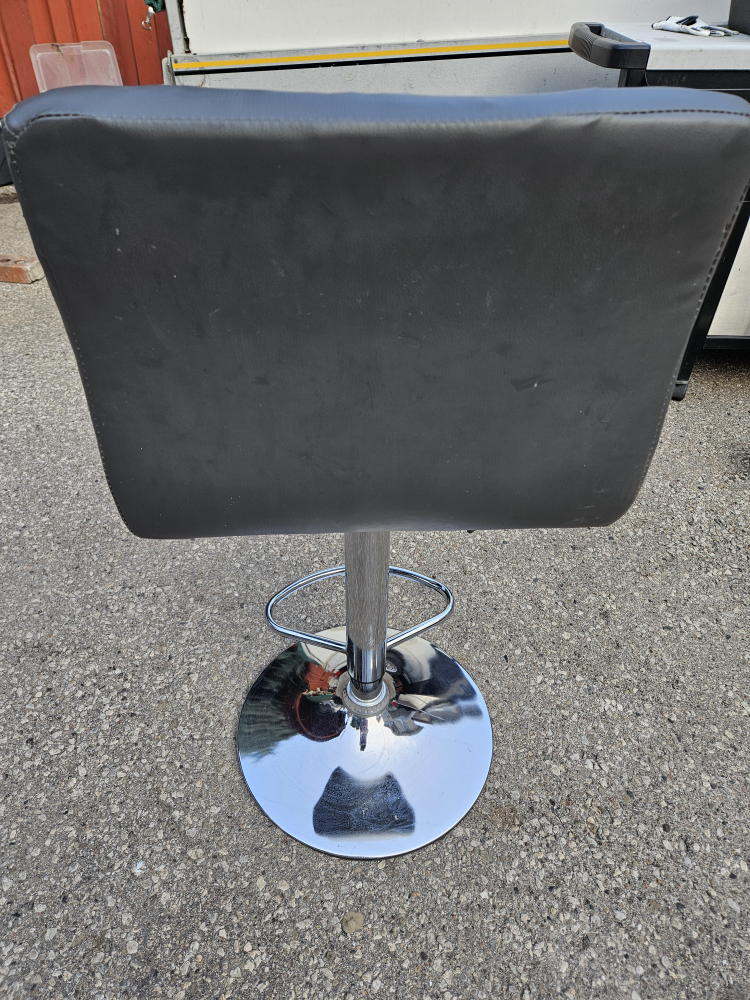 selling the Black seat of a  Swivel Bar Seat Stool - photo 2