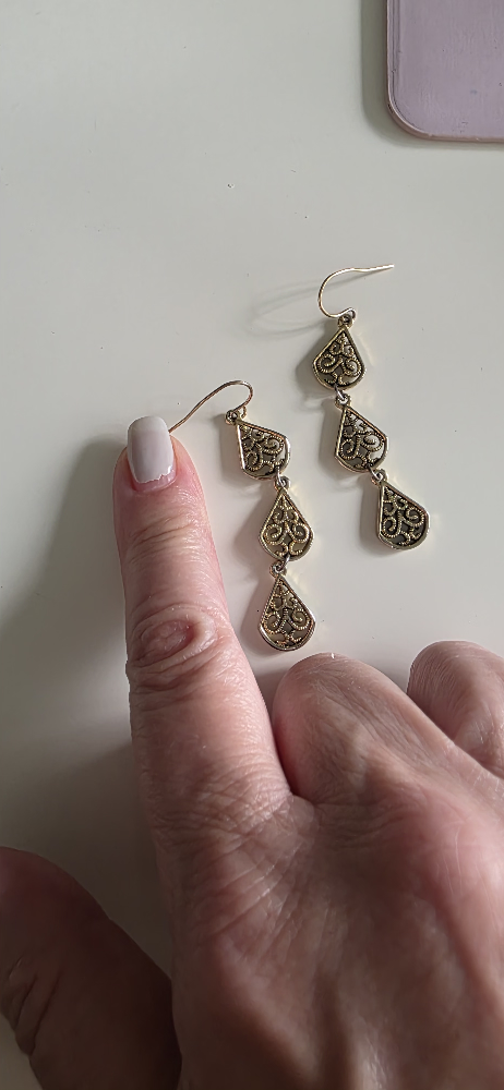 Retro Gold Tone Dangle Earrings - photo 2