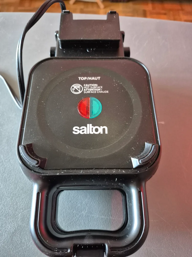 Salton Stuffed Waffle Maker - Like New! thumbnail