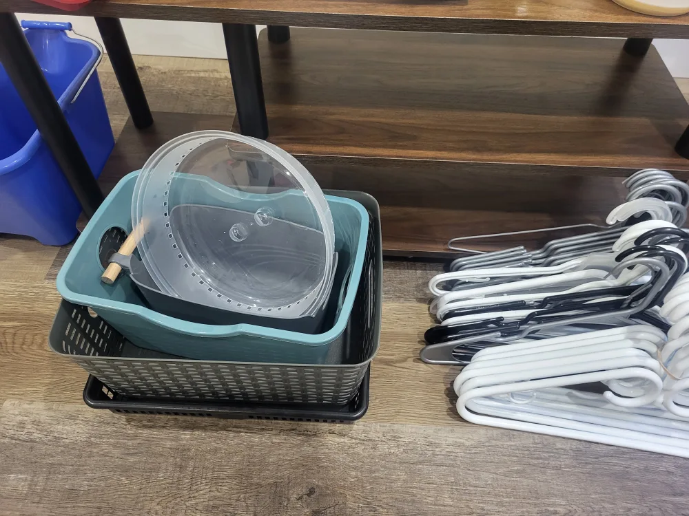 Various Kitchenware Items image indicator(4)