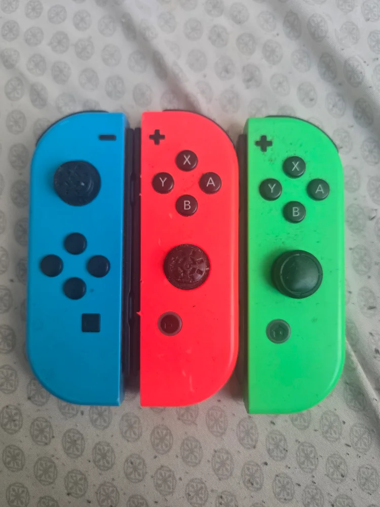 Nintendo Switch Joy-Cons (For Parts) thumbnail