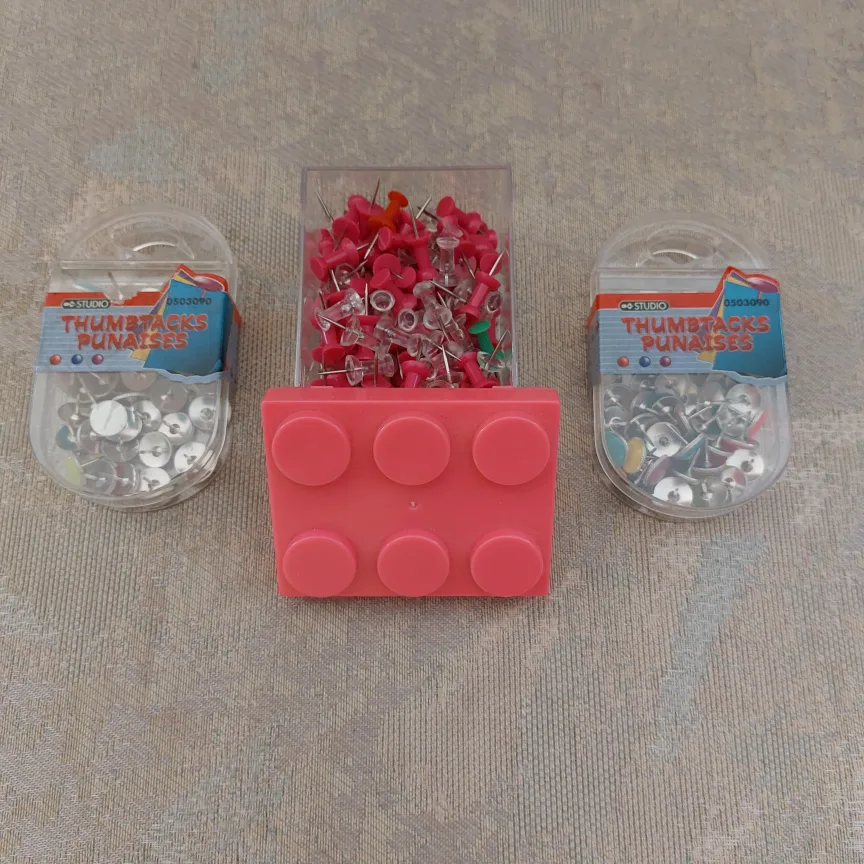 Corkboard with Tacks image indicator(2)