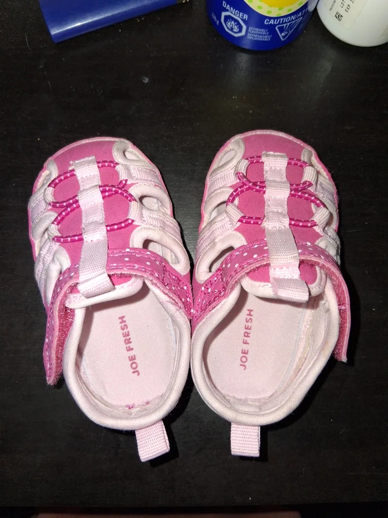 Joe Fresh Baby Sandals - Size 4 thumbnail