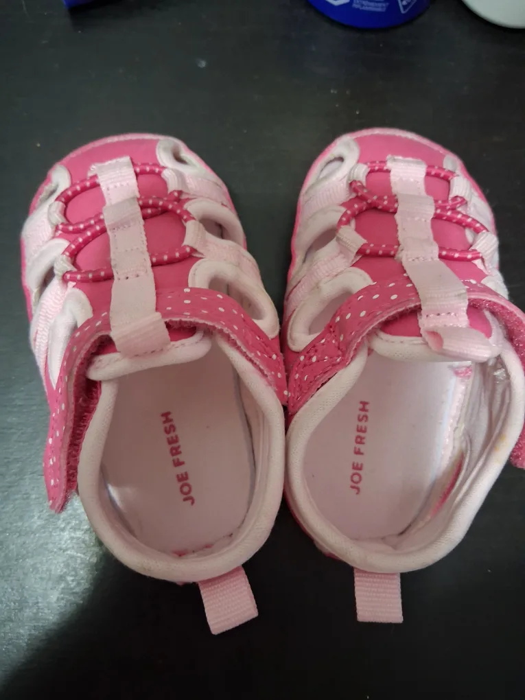 Joe Fresh Baby Sandals - Size 4 image indicator(2)