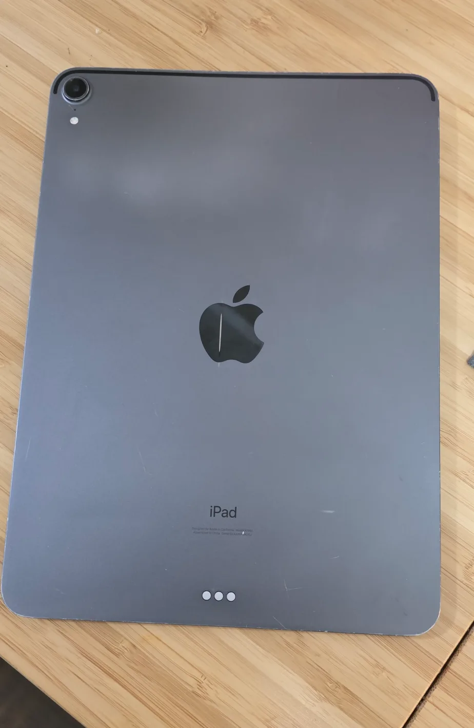 iPad Pro 1st Gen 11-inch 64GB image indicator(4)
