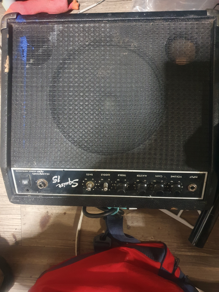 Squier Stratocaster Guitar with Amp & Case - photo 5