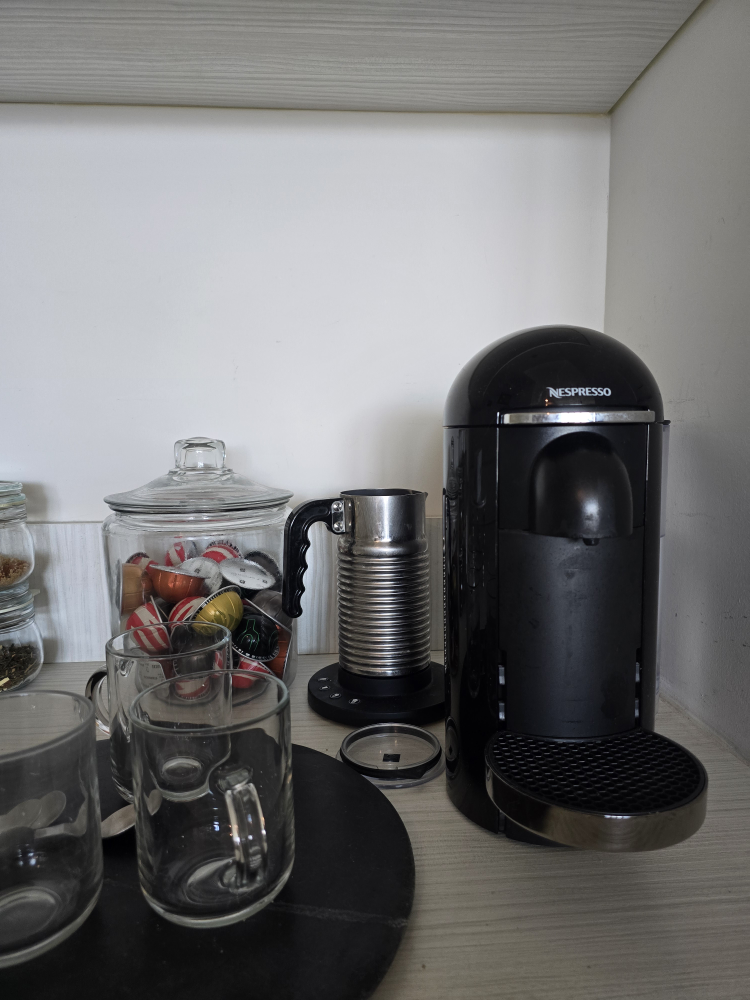Nespresso Vertuo Bundle (W/ Aerocino, mugs, pod jar) - photo 2