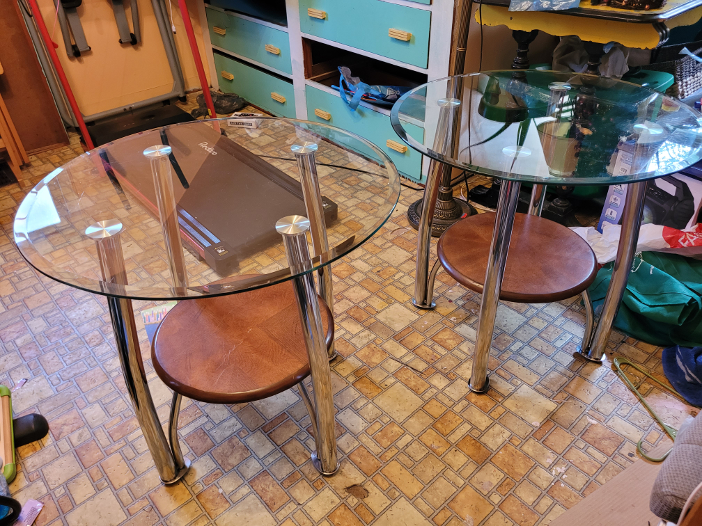 Glass top end tables - photo 3