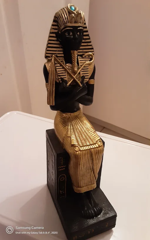 Egyptian Pharaoh Statue image indicator(3)