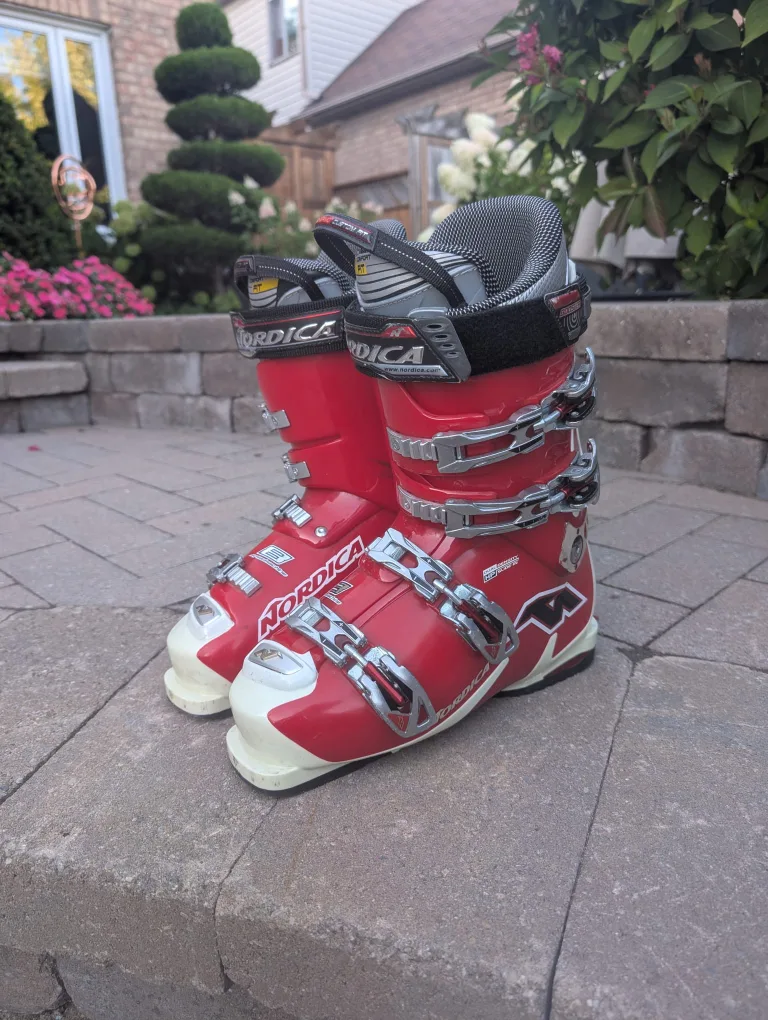 Nordica Ski Boots - Size 26 - 26.5 (mens 8.5/womens 9.5) image indicator(2)