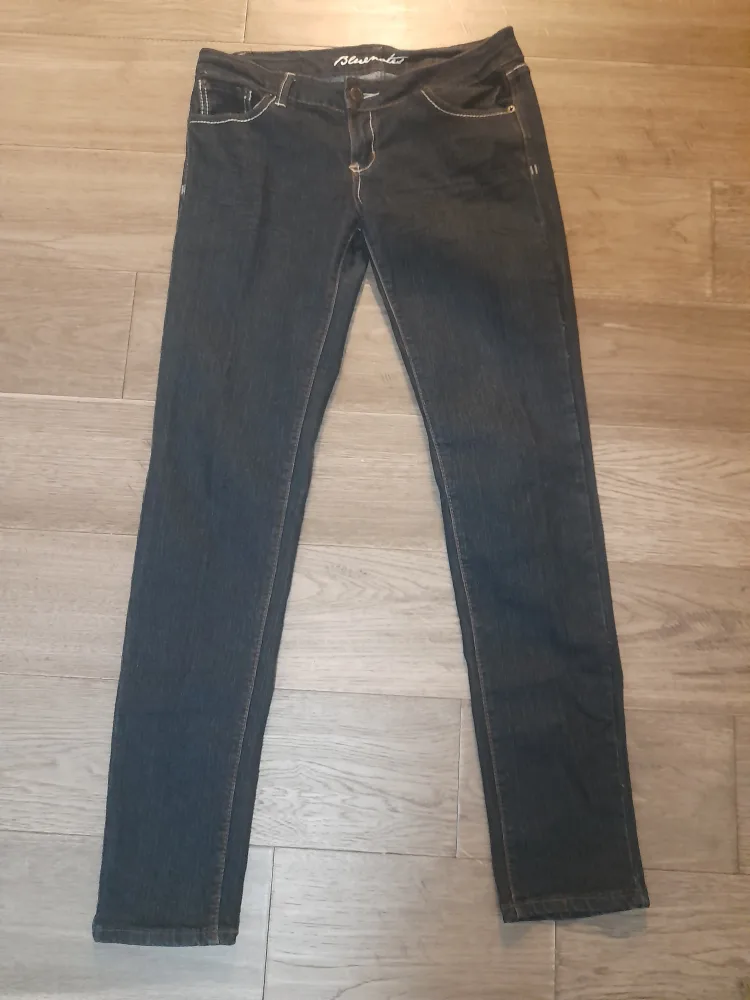 Bluenotes Embroidered Skinny Jeans - Size 29/34 thumbnail
