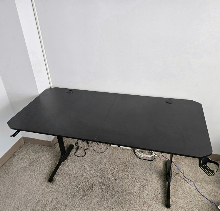 Vitesse Gaming Desk 63 Inch (PICK UP)