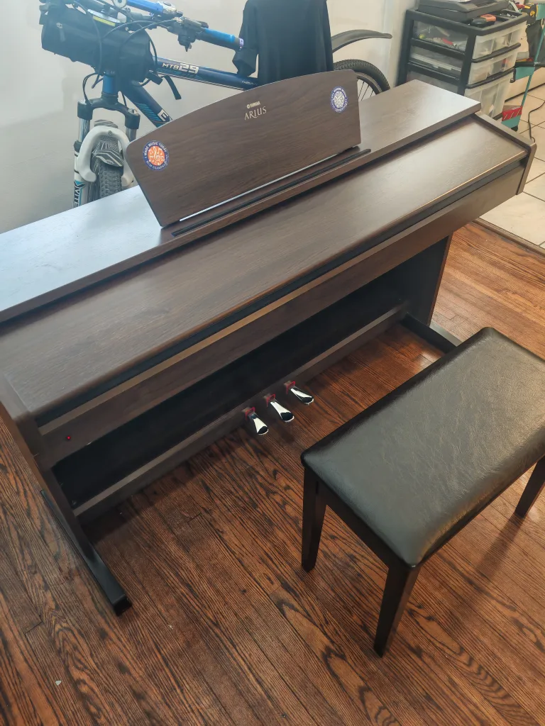 Yamaha Arius Digital Piano with Bench thumbnail
