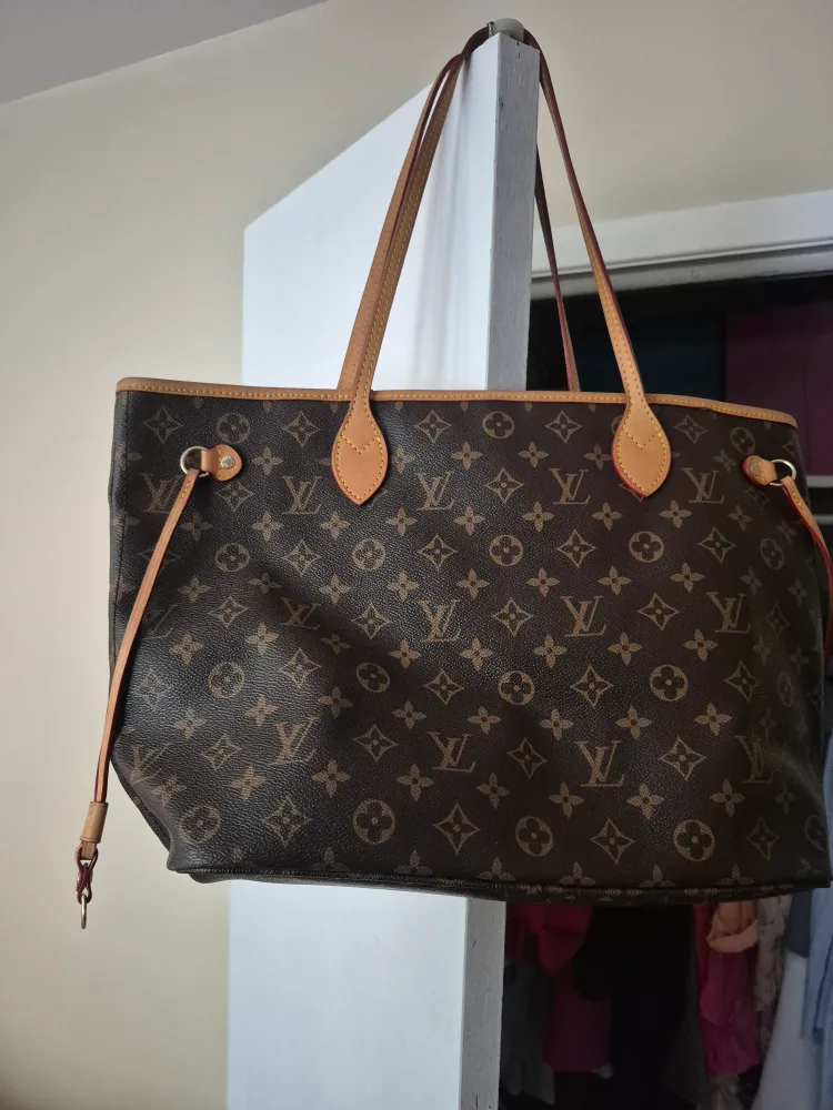 Louis Vuitton Neverfull MM Tote Bag thumbnail