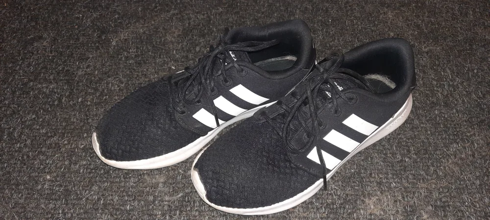 Adidas Black Sneakers - Women's Size 6 image indicator(3)