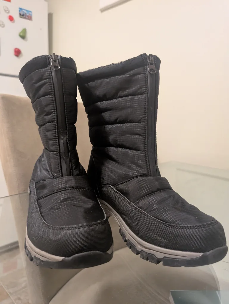 Thinsulate Insulated Black Winter Boots - Size 8 thumbnail