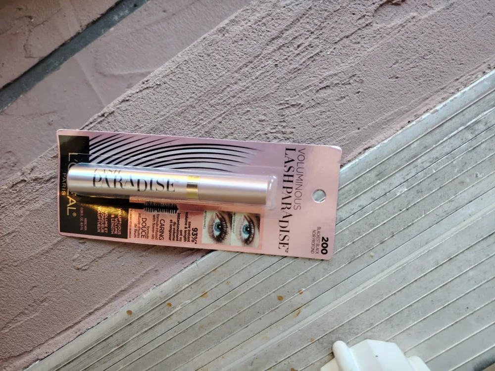 New L'Oreal Voluminous Lash Paradise Mascara thumbnail