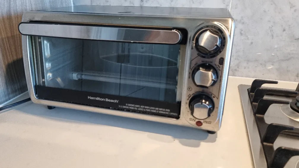 Hamilton Beach 4-Slice Toaster Oven thumbnail