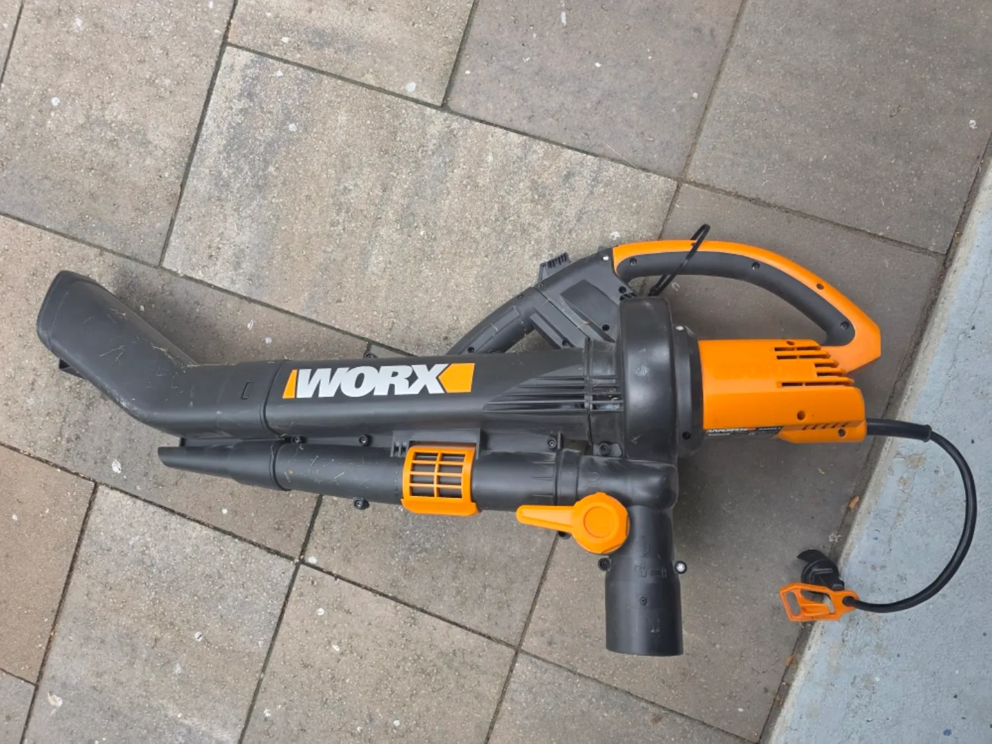 Great condition $25 WORX WG500.1 Electric Blower/Vacuum/Mulcher image indicator(3)