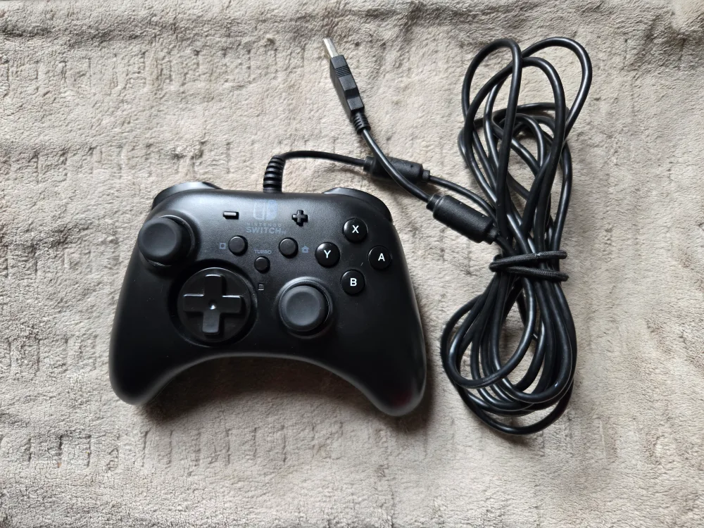 Nintendo Switch USB Pro Controller thumbnail