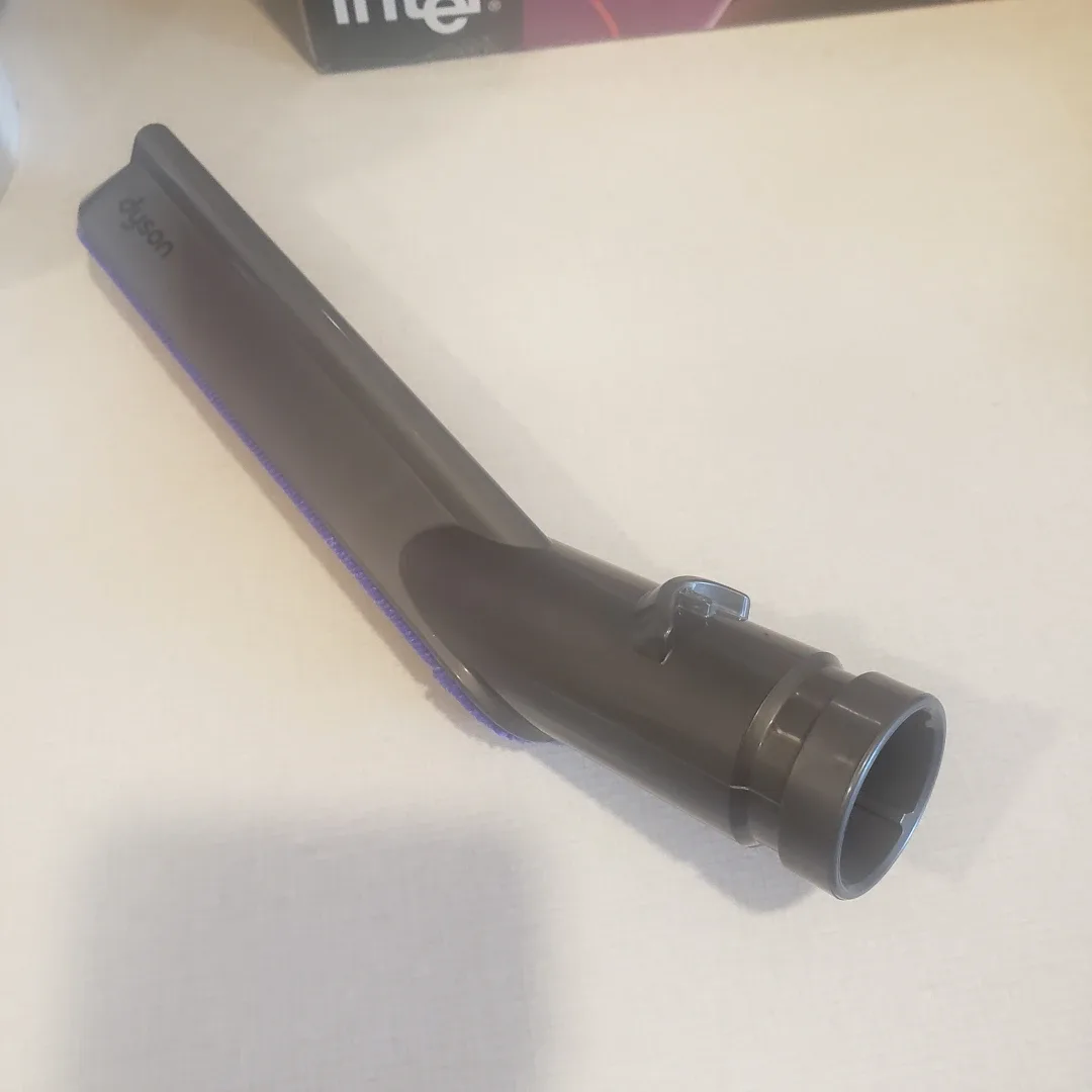 Dyson carbon fibre soft dust tool image indicator(3)