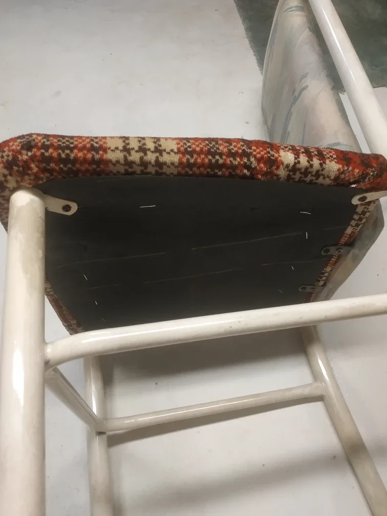 Set of 4 ugly dining chairs image indicator(3)