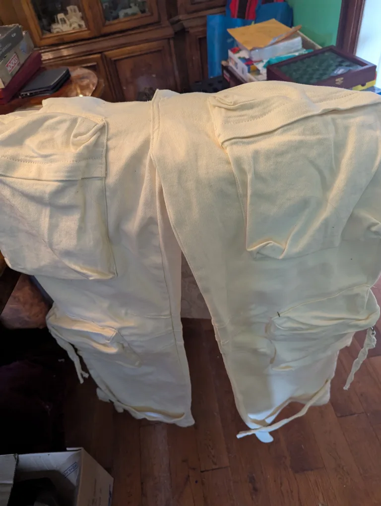Hot Topic Cream Cargo Pants image indicator(2)