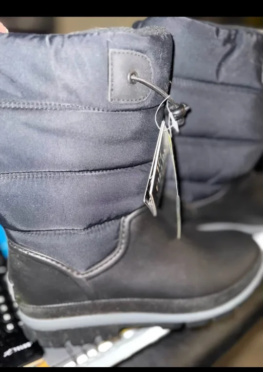 Brand New Women’s Size 8 Winter Boots thumbnail