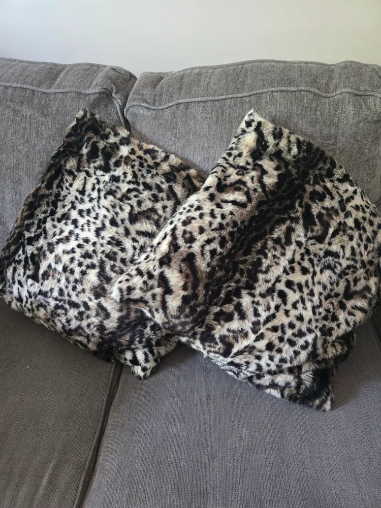FREE Faux Fur Leopard Print Throw Pillows (Set of 2) thumbnail