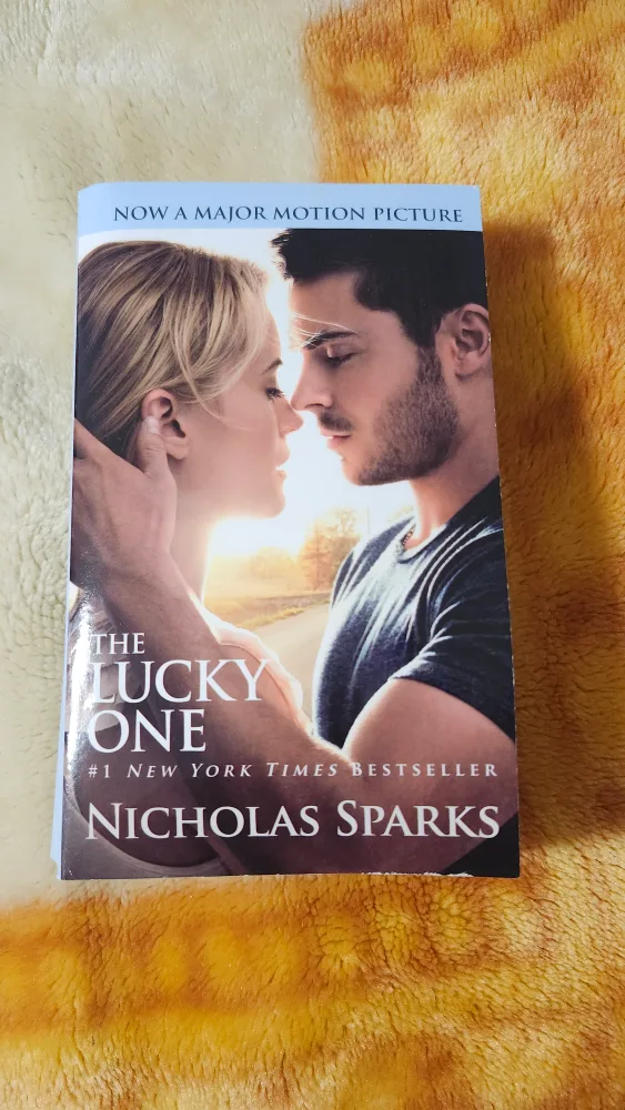 The Lucky One by Nicholas Sparks thumbnail