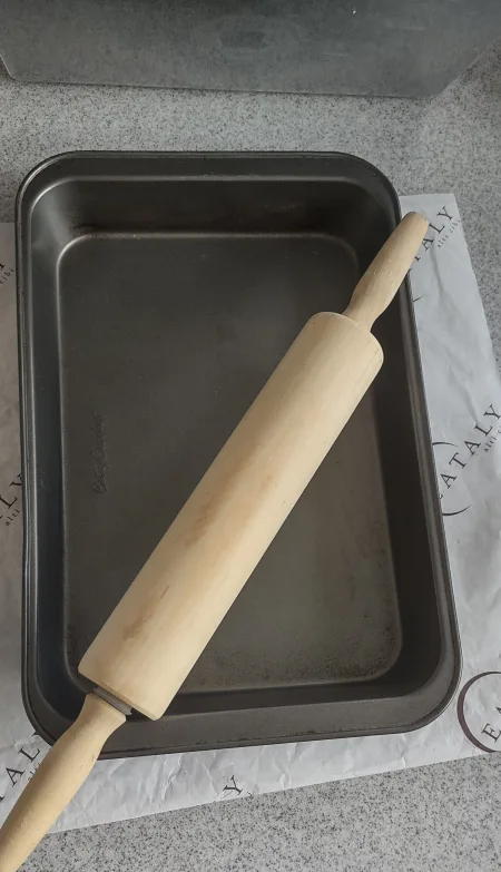 (NEW) Wooden Rolling Pin & Betty Crocker Baking Pan (used) thumbnail