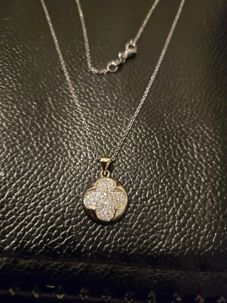 Silver Tone Clover Pendant Necklace image indicator(2)