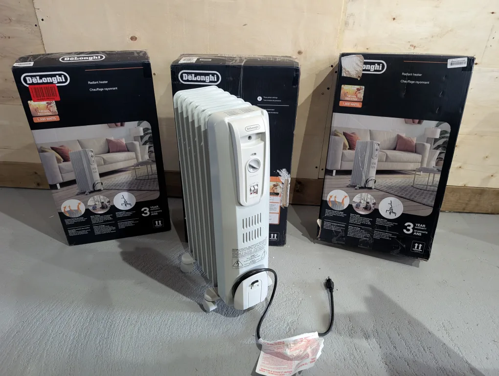 Brand New DeLonghi Radiator Space Heater For Sale image indicator(2)