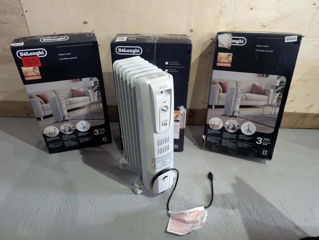 Brand New DeLonghi Radiator Space Heater For Sale image indicator(3)