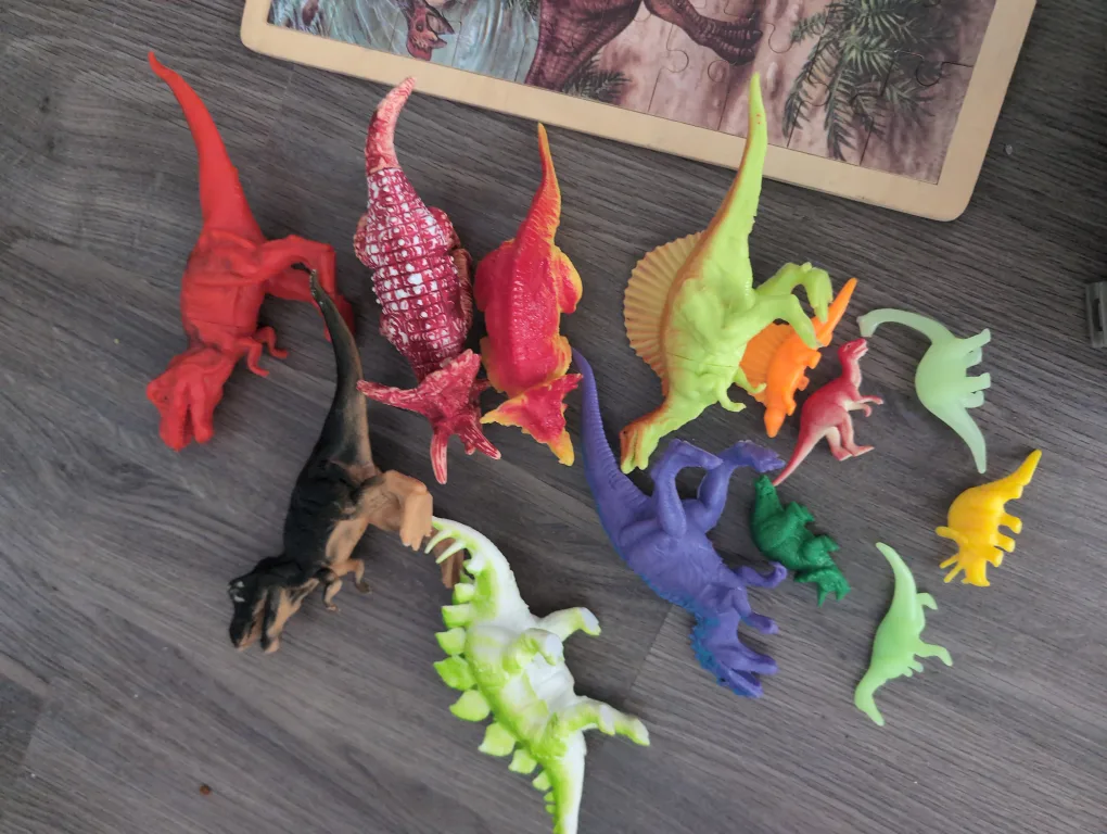 Dinosaur Toy Set with Track, Dinosaurs, and Accessories image indicator(7)