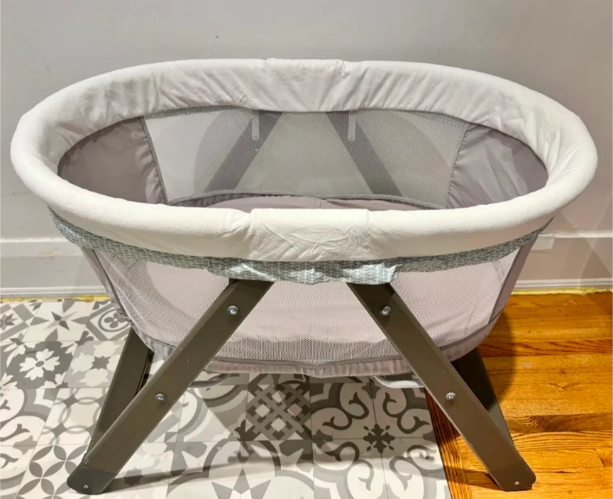 Halo Wood FoldAway Rocking Bassinet - Wallace image indicator(5)