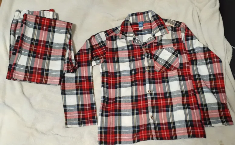 Old Navy Flannel Pajama Set - Unisex G (10-12) image indicator(3)