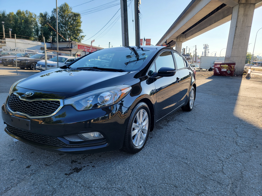2015 Kia Forte Black Sedan/Clean title/Financing available