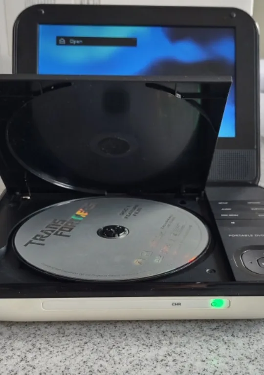 Philips PD9012 Portable DVD Player - 7" Dual LCD with  CDs image indicator(4)