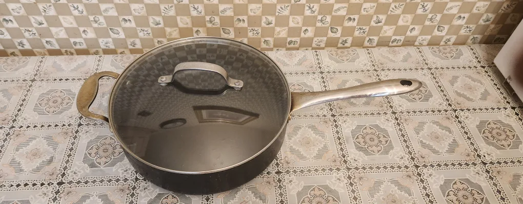 Large Stock Pot with Lid image indicator(2)