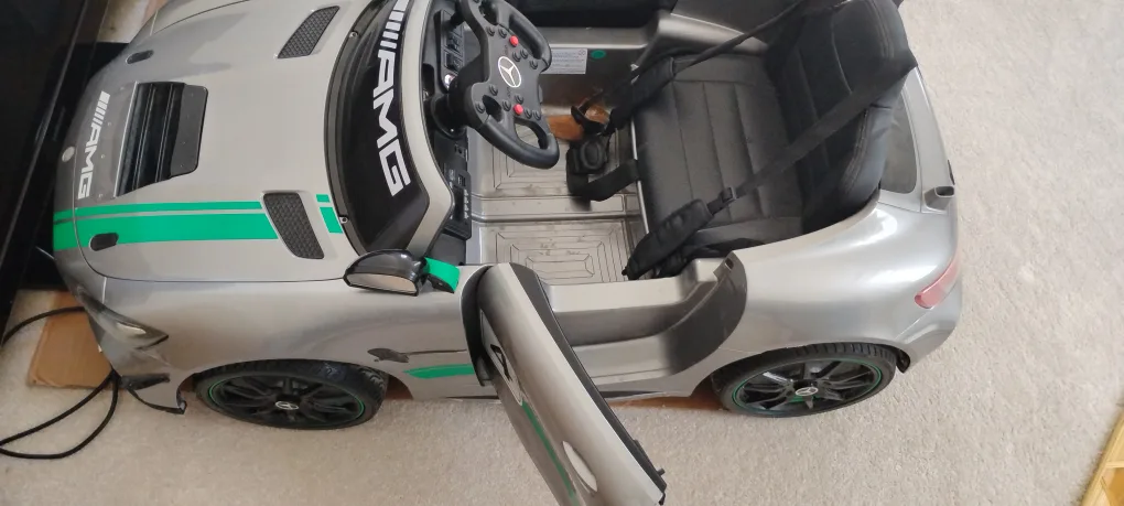 Mercedes-AMG GT Kids Ride On Car image indicator(3)