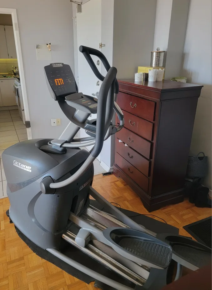 Octane Fitness Pro 310 Elliptical thumbnail
