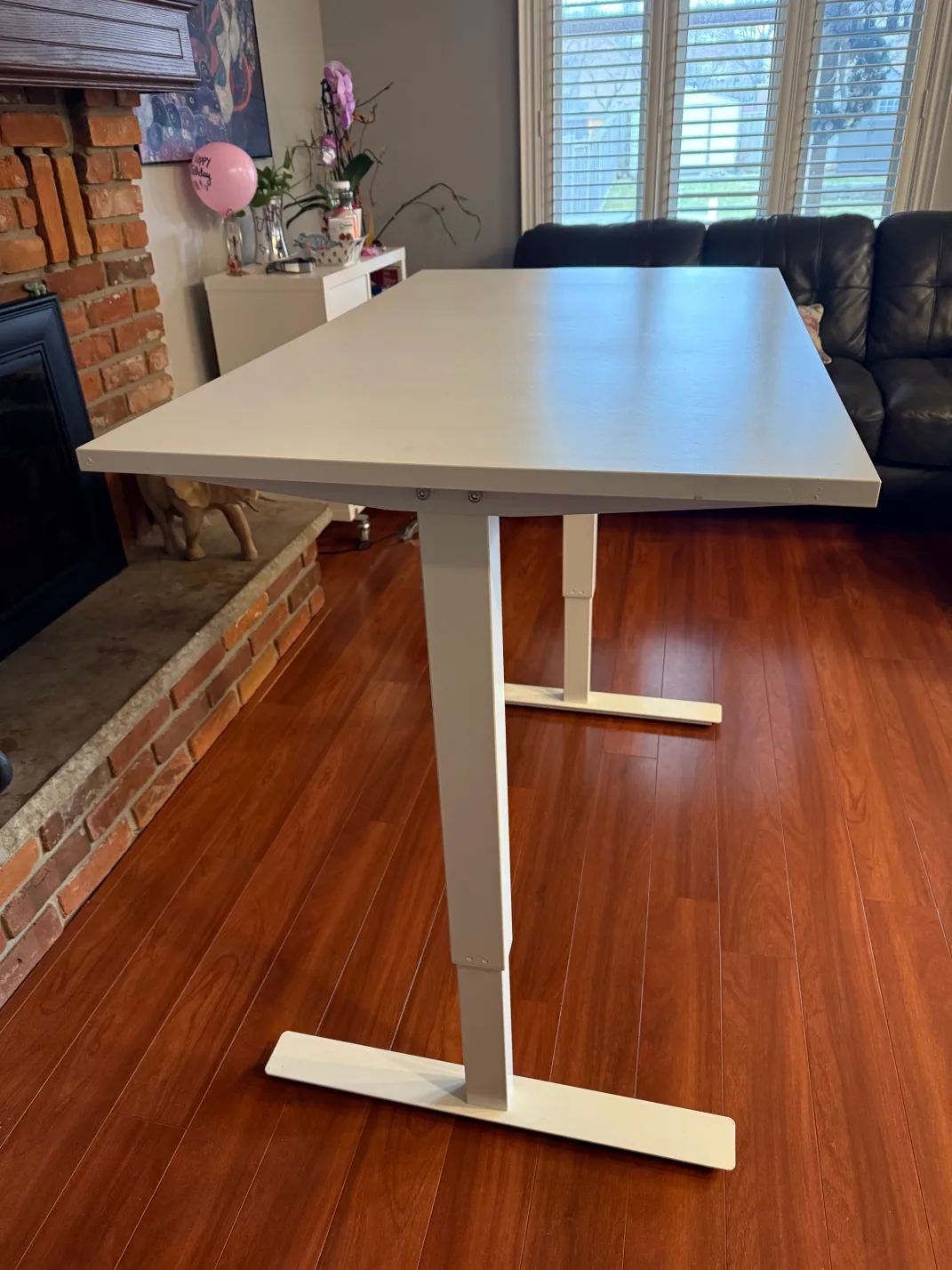 White Adjustable Height Standing Desk image indicator(4)