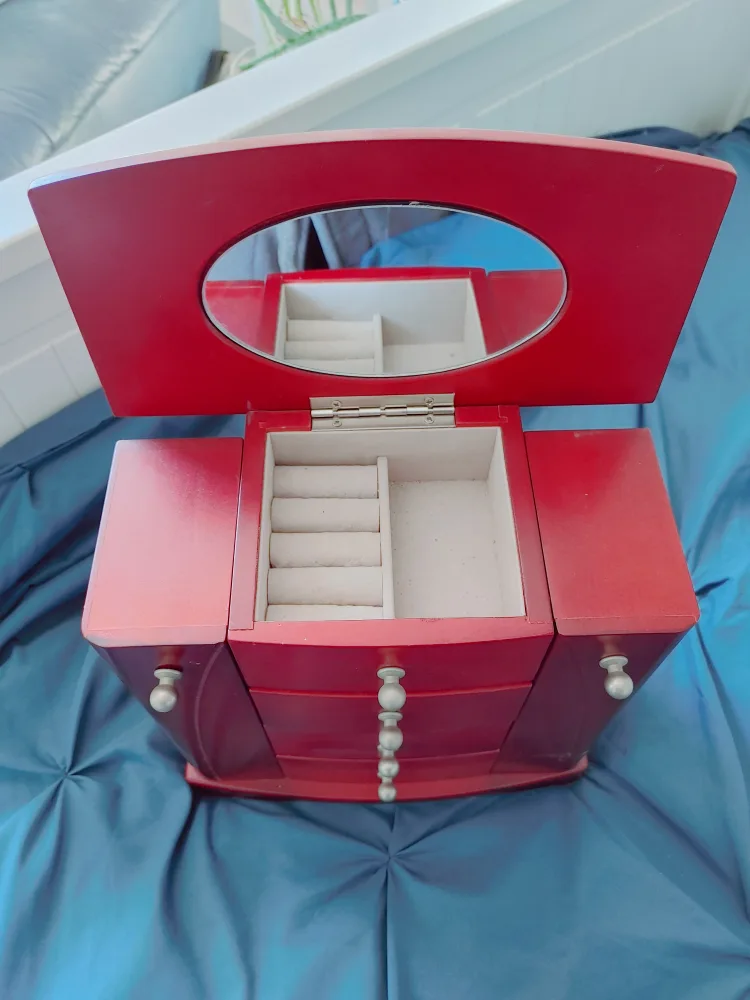 Red Wooden Jewellery Box with Mirror image indicator(3)