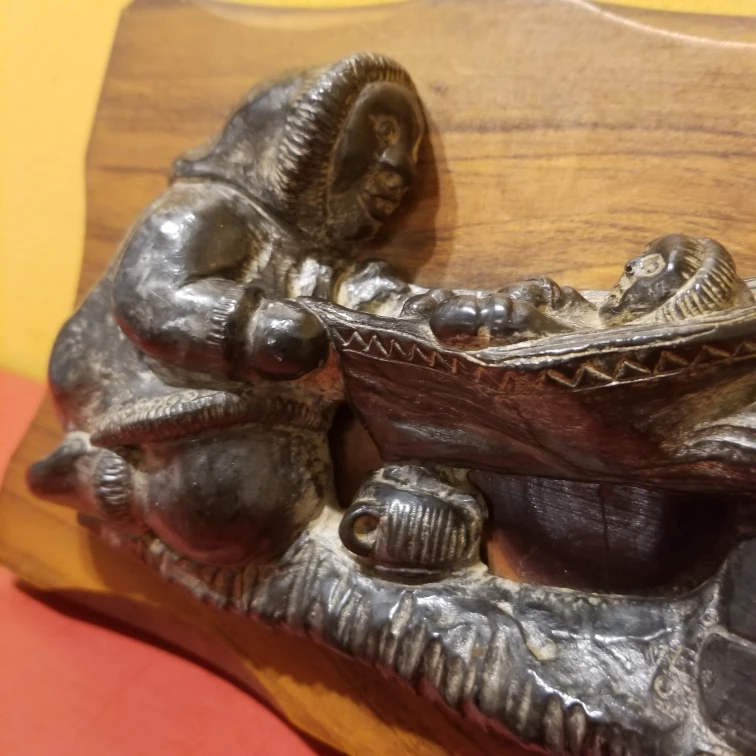 Inuit Sculpture hand carved on Wood - photo 2