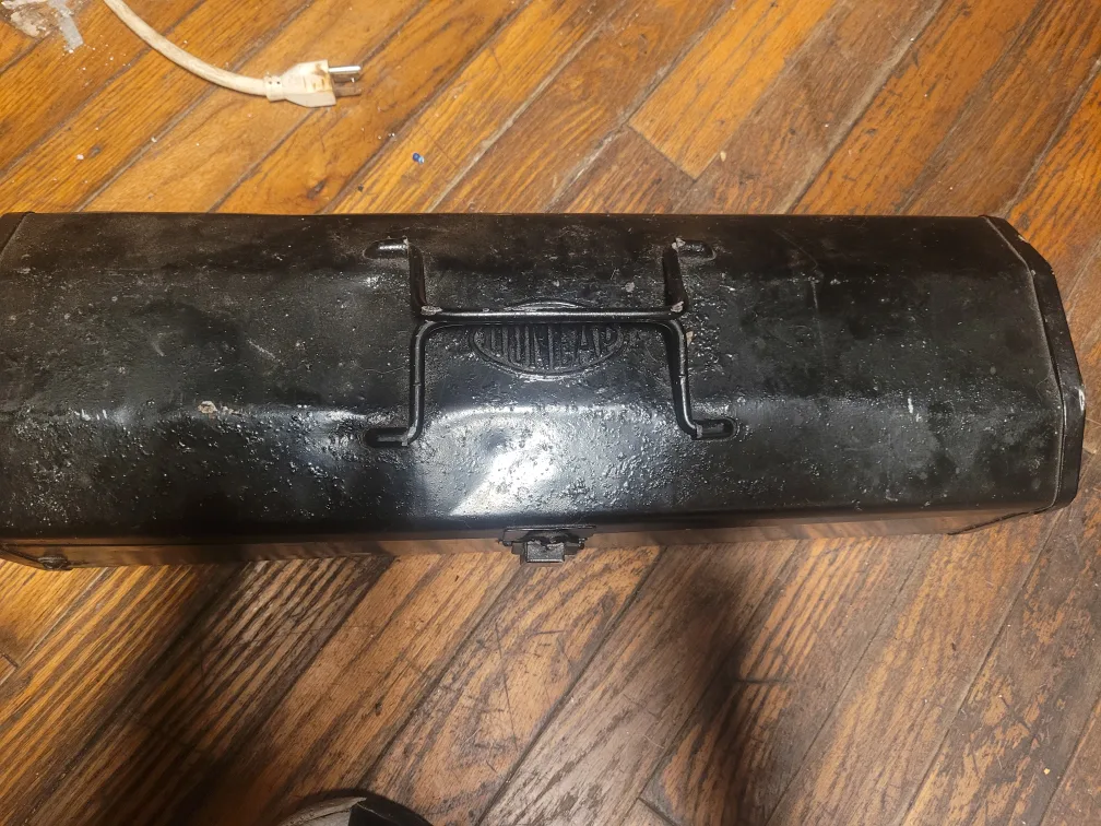 Vintage Tool Set in Metal Box image indicator(3)