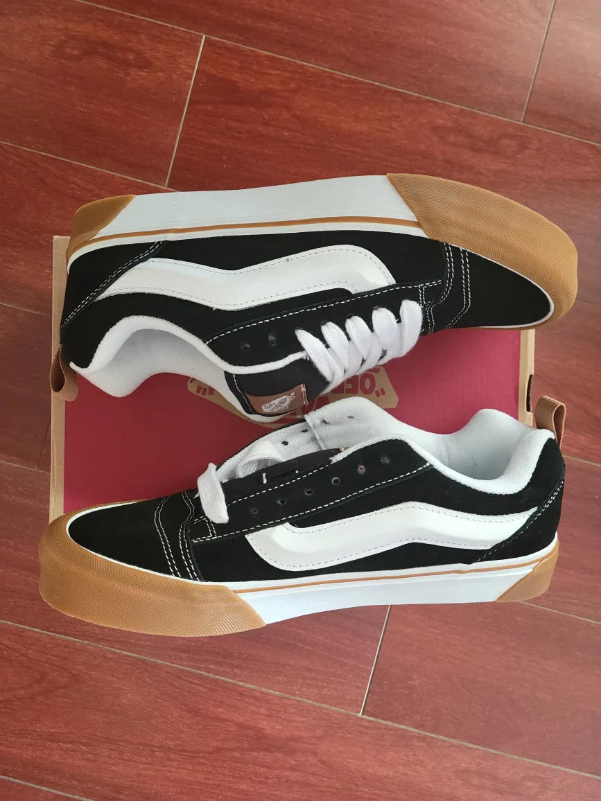 New Vans Knu Skool Gum Bumper Black US 9