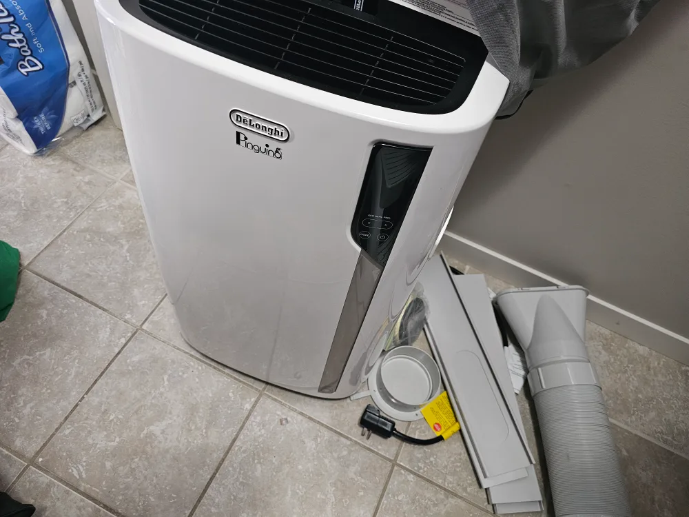 DeLonghi Pinguino Portable Air Conditioner (New never used) thumbnail