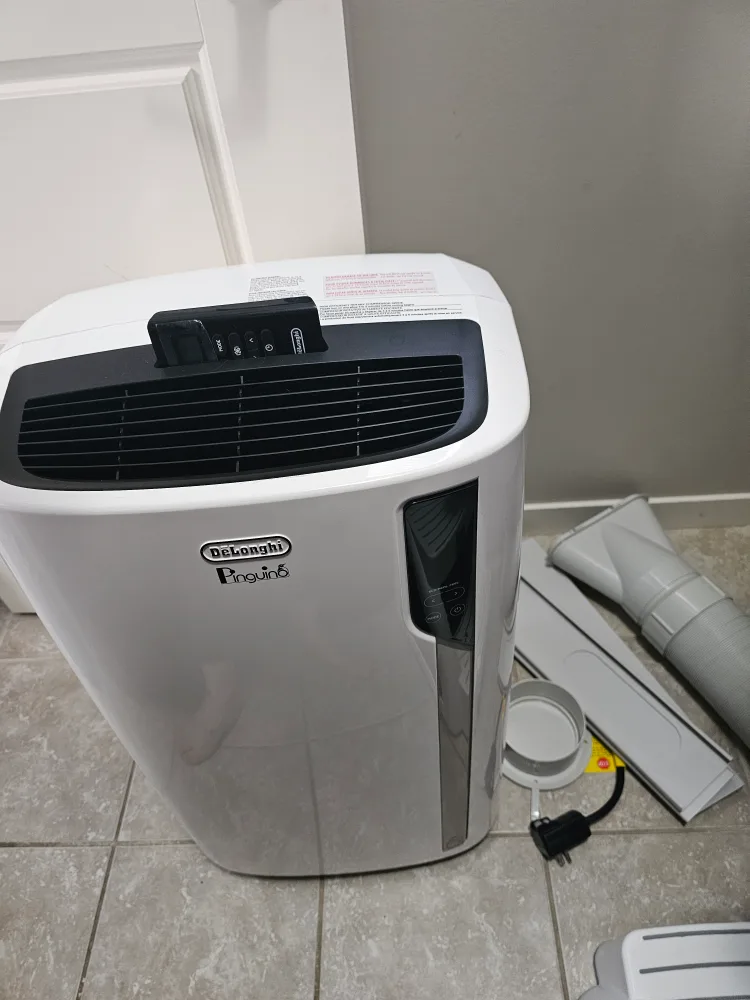 DeLonghi Pinguino Portable Air Conditioner (New never used) image indicator(2)